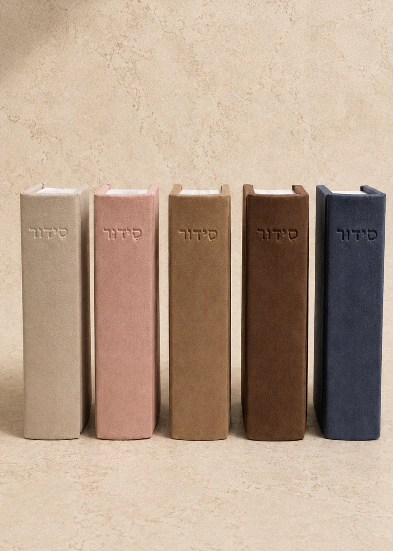 קולקציית הסידורים של המותג בִּשְׂמָחוֹתָה'